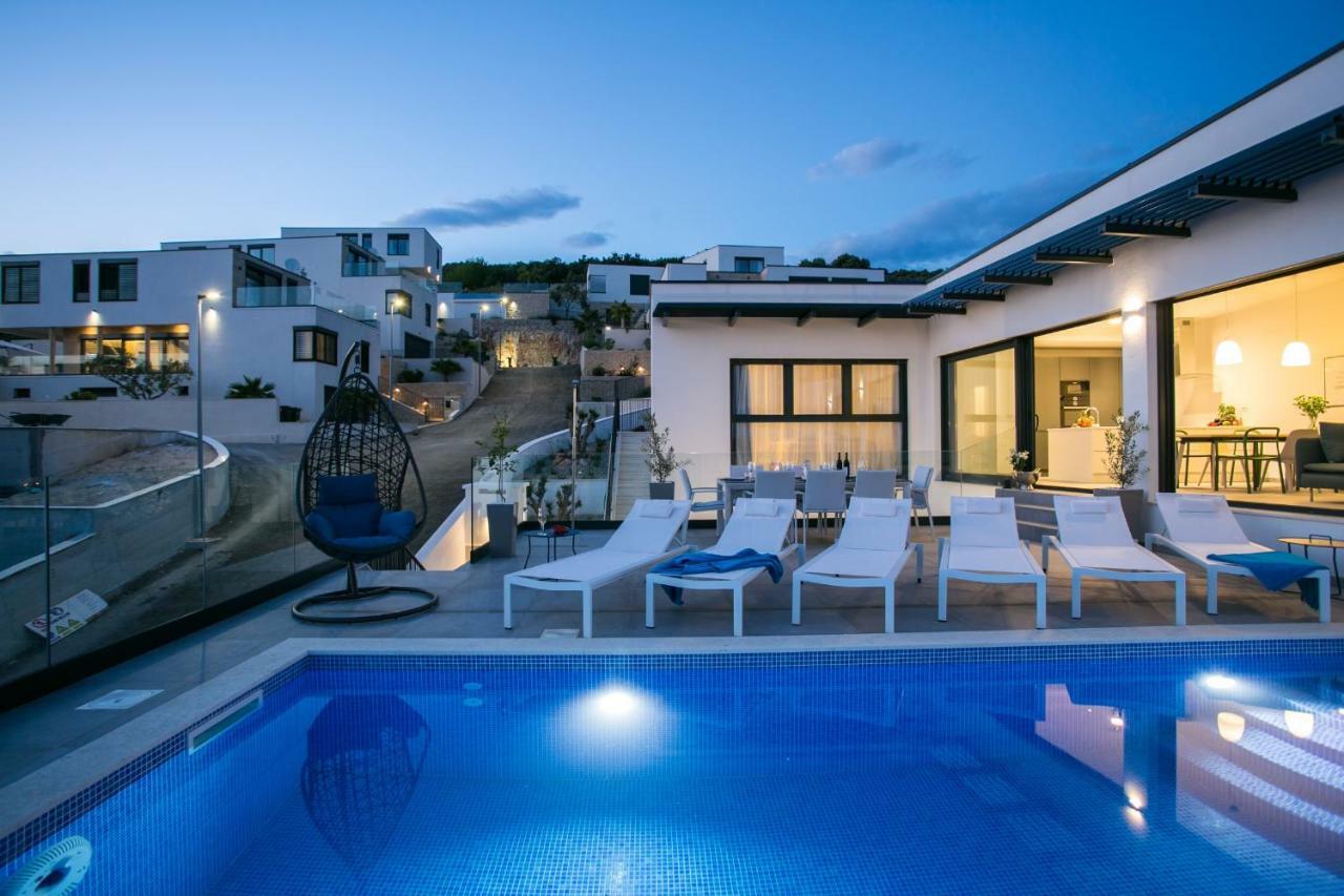 Holiday Home Olive Exclusive - 8 People, Heated Pool, Okrug Gornji, Sea View Τρογκίρ Εξωτερικό φωτογραφία
