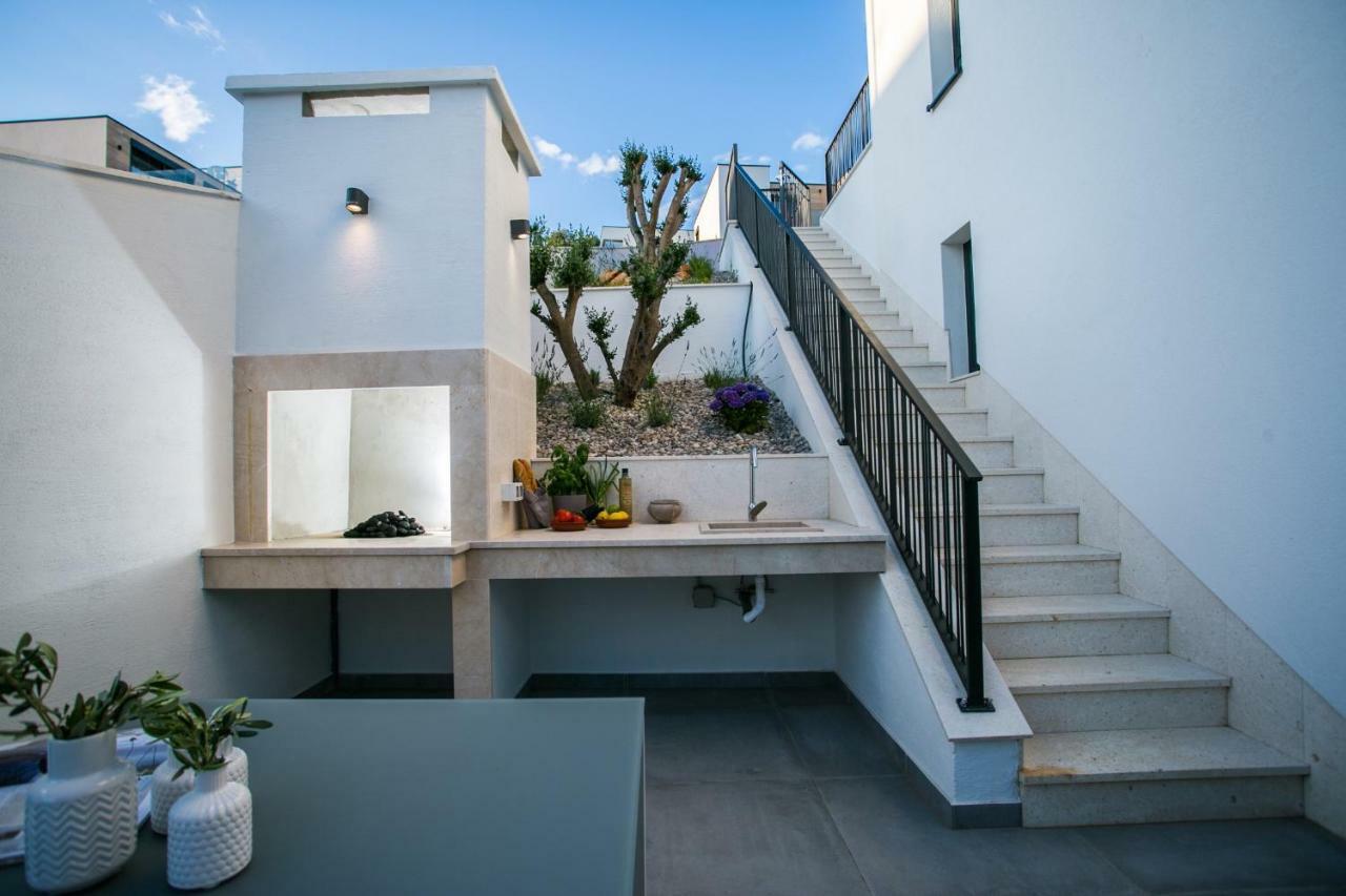 Holiday Home Olive Exclusive - 8 People, Heated Pool, Okrug Gornji, Sea View Τρογκίρ Εξωτερικό φωτογραφία