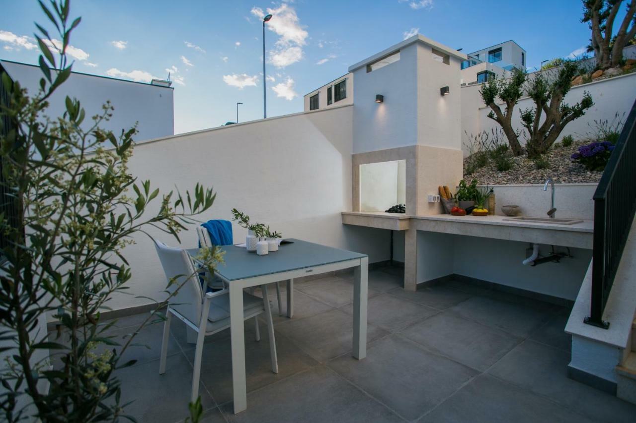 Holiday Home Olive Exclusive - 8 People, Heated Pool, Okrug Gornji, Sea View Τρογκίρ Εξωτερικό φωτογραφία