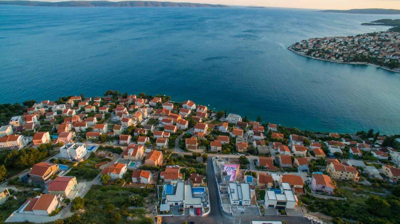 Holiday Home Olive Exclusive - 8 People, Heated Pool, Okrug Gornji, Sea View Τρογκίρ Εξωτερικό φωτογραφία